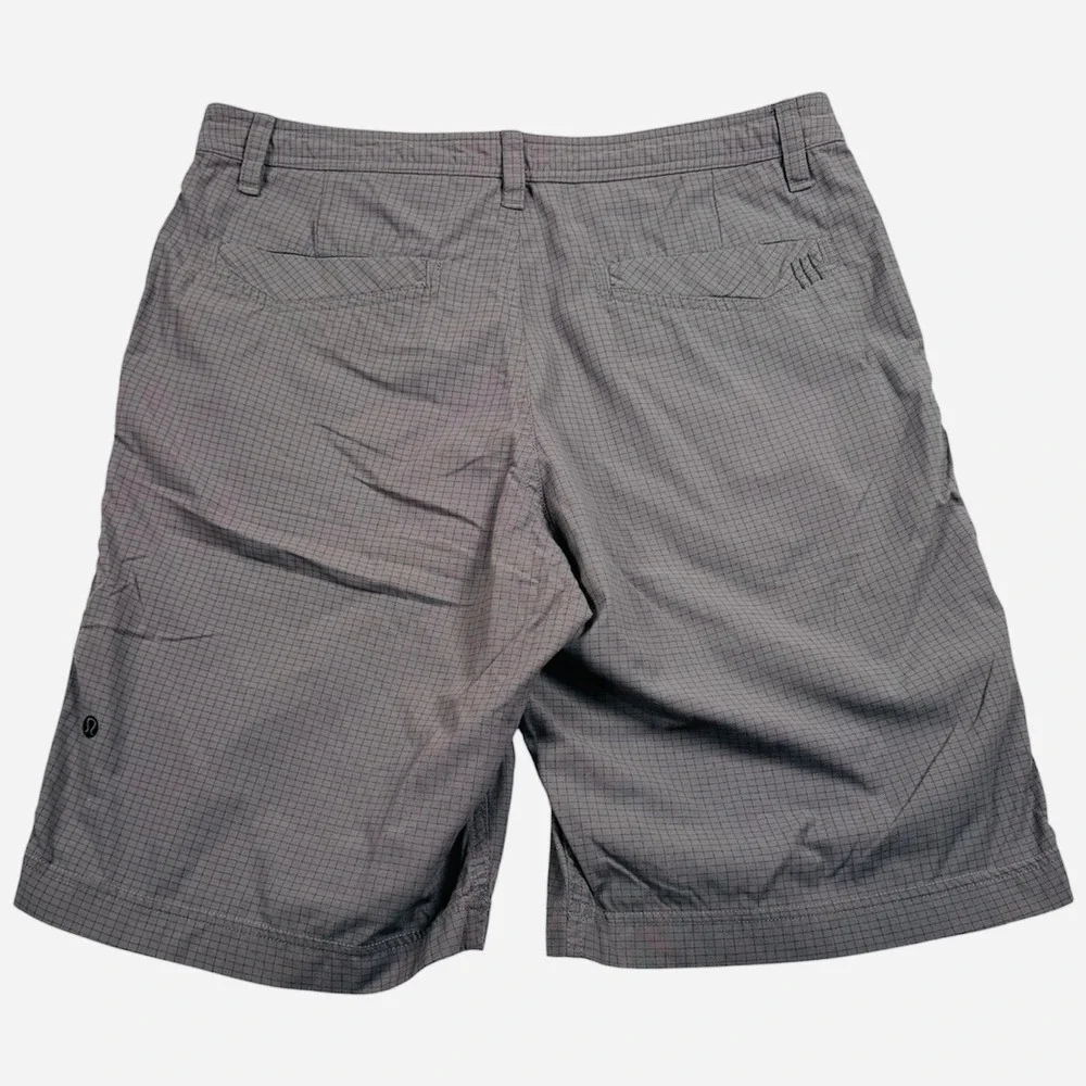 Lululemon Shorts Mens 34 Gray Grid Pattern Technical Performance Athleisure